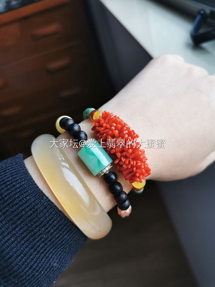 红红绿绿嘿哈_手饰翡翠珊瑚