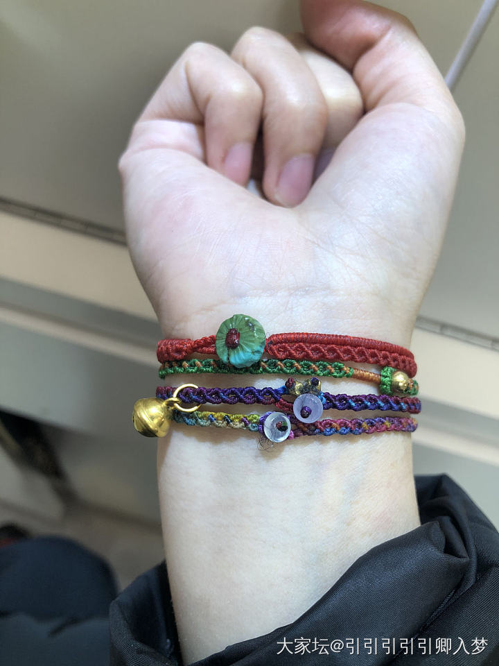 两只手十一环😂，这个小桂花不能跟银镯子一起戴，会有划痕！_编绳