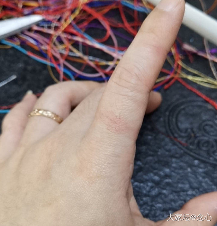 两只手十一环😂，这个小桂花不能跟银镯子一起戴，会有划痕！_编绳