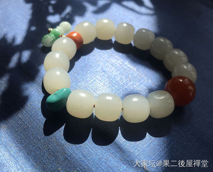 一串老型珠存圖
看看能戴多久 改設計_珠串和田玉