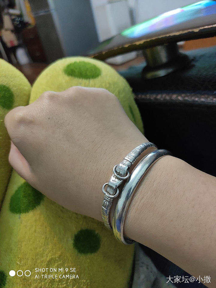 来晒晒你们戴旧的银镯啊~_手镯银