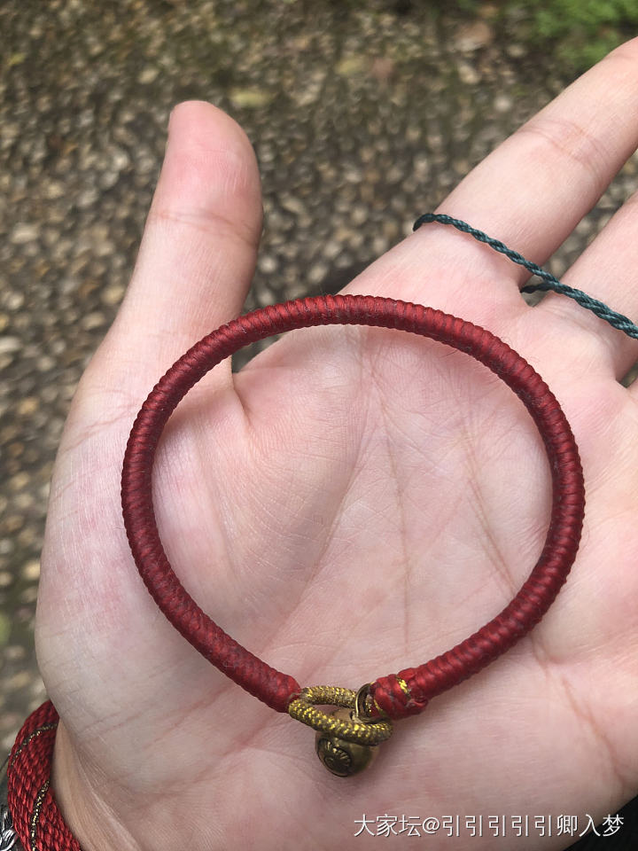 新学的桃花结，颜色没配的好😂小锁收的坛友的闲置，上次买的铜扣老公戴的有点褪色！_编绳