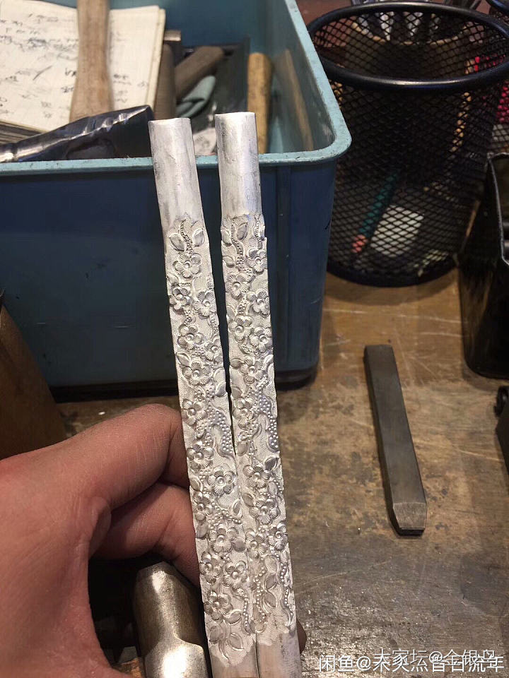 90后手工银小师傅，大家觉得这样的錾刻好看么，我该怎么改？_购银闲聊银