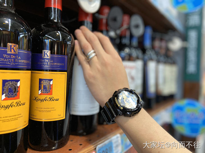一人一个的戒指都套他手上_戒指
