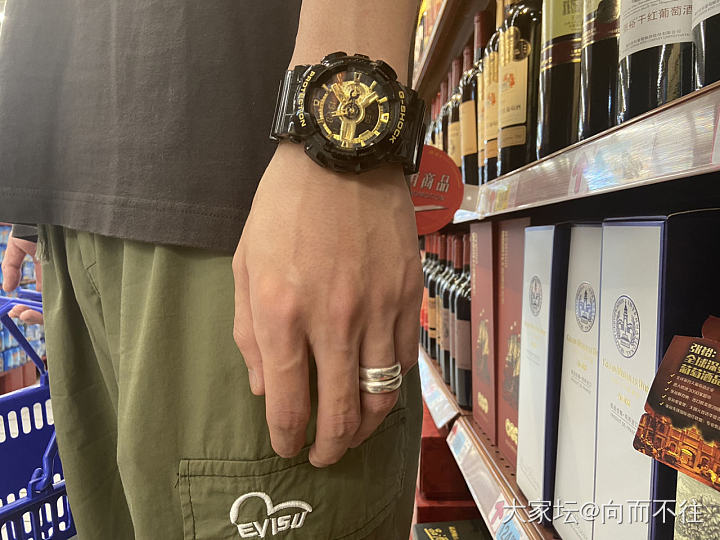 一人一个的戒指都套他手上_戒指