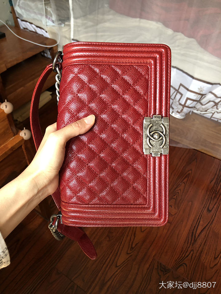 Chanel leboy大家帮选择纠结症患者选下啊_香奈儿包包