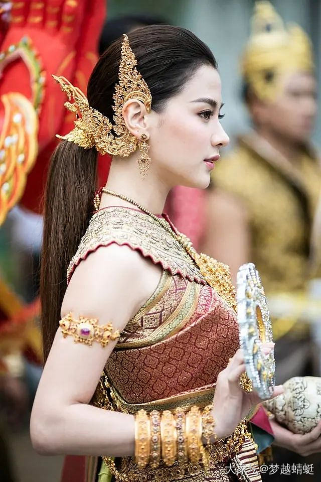 泰国传统服饰也挺美的_穿搭