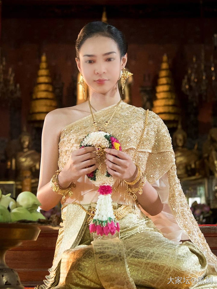 泰国传统服饰也挺美的_穿搭