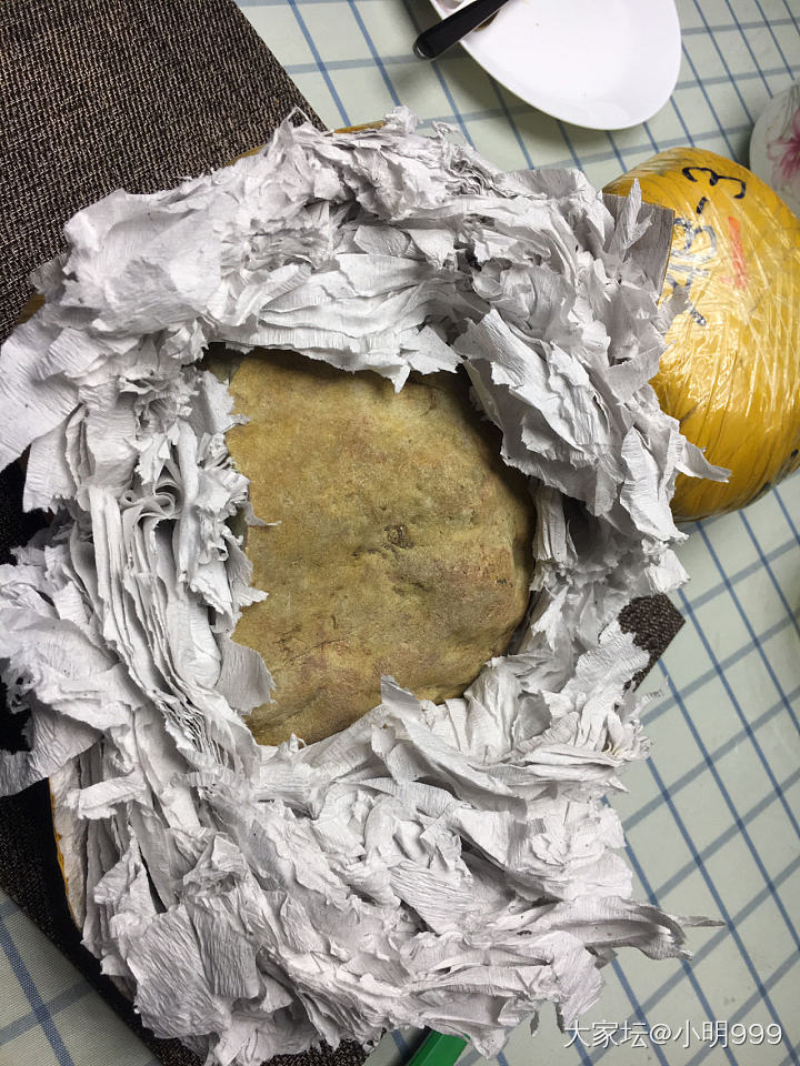翡翠让人上瘾啊，接触翡翠几个月了。开始为了给媳妇挑个手镯，成品感觉没有安全感，就..._原石翡翠