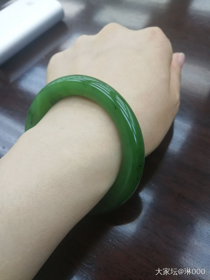 开会无聊，偷拍一下小绿镯子_碧玉和田玉