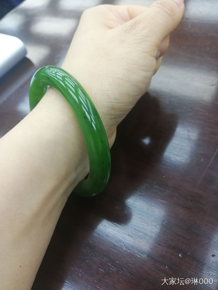 开会无聊，偷拍一下小绿镯子_碧玉和田玉