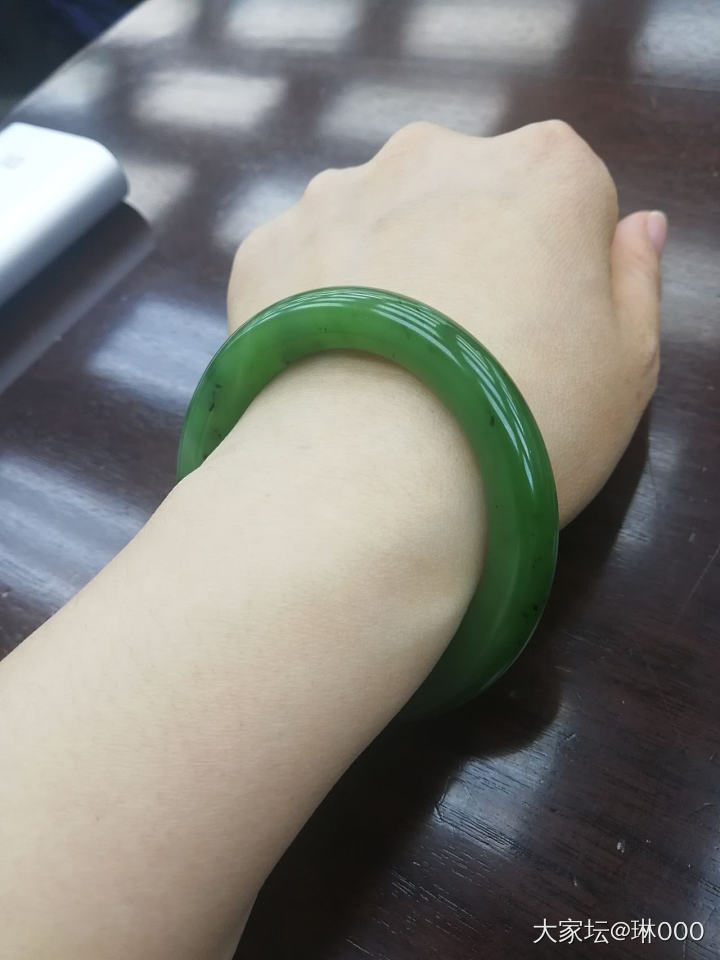 开会无聊，偷拍一下小绿镯子_碧玉和田玉