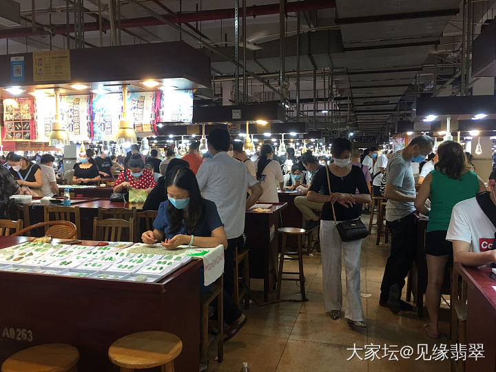 淘翡翠的日常（广东四会）
楼主90后大叔，在广东肇庆四会每天和翡翠打交道。记录一...