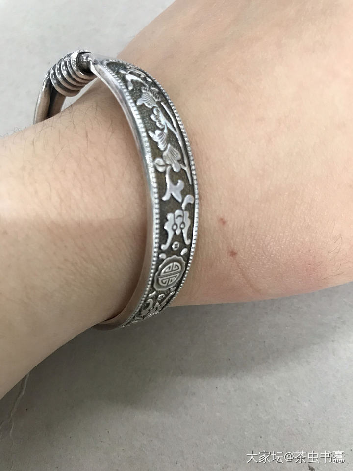 来晒晒你们戴旧的银镯啊~_手镯银