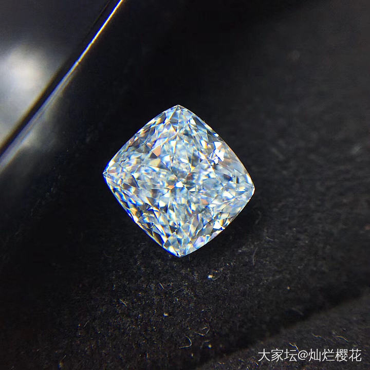 克拉稀有纯蓝钻
GIA 1.36Ct   FLB  VVS2    VG   G..._认证商