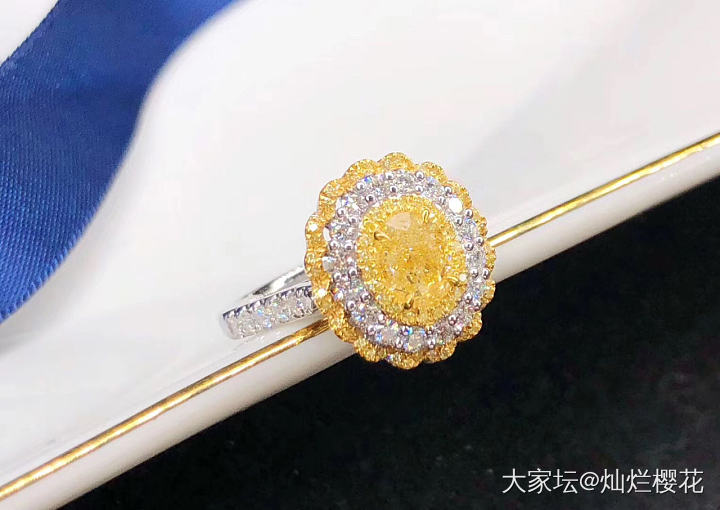 1.01克拉黄钻戒指、吊坠两用款，浓彩黄效果，Si肉眼洁净。两用款的优点就是花一..._钻石
