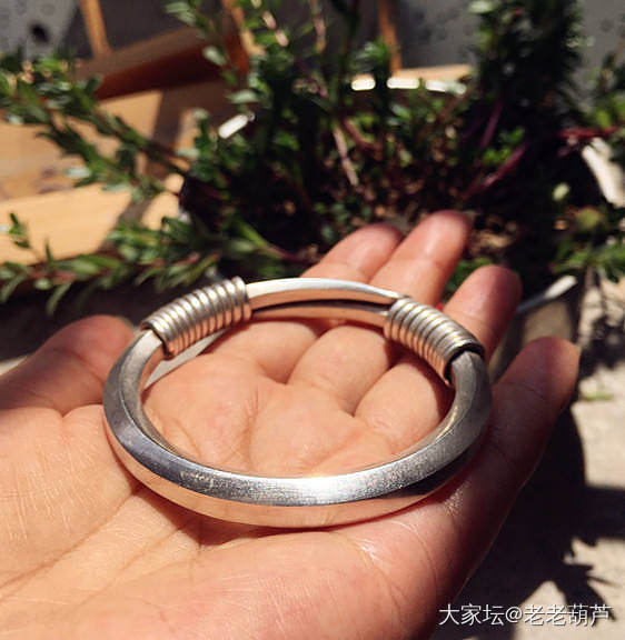 旧银镯子不想要了，送去哪家做推圈呢_打银