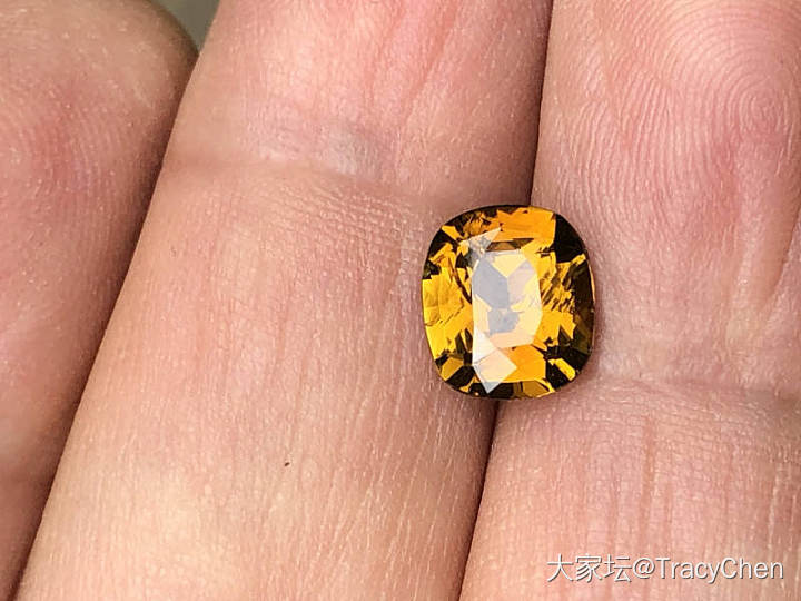 一颗稀有色的金绿宝石_金绿宝石
