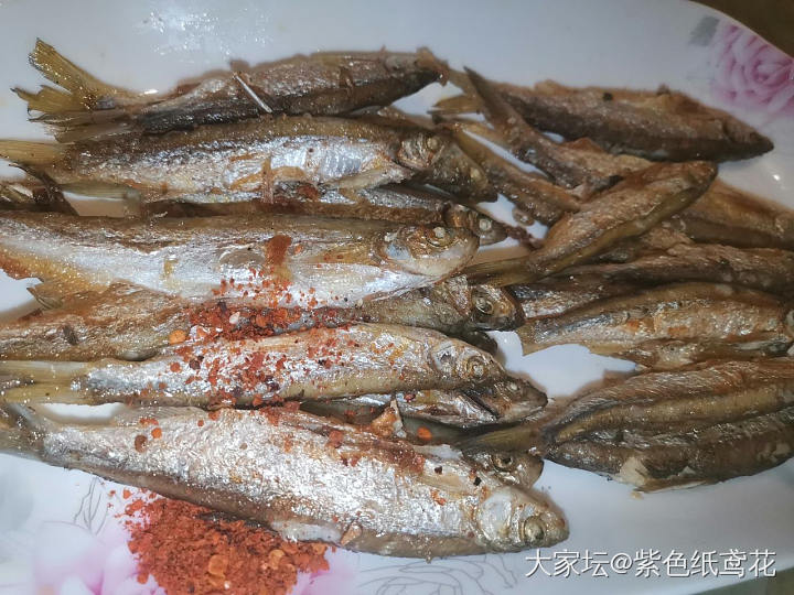 晚餐是喵主子的小鱼干🐟_美食