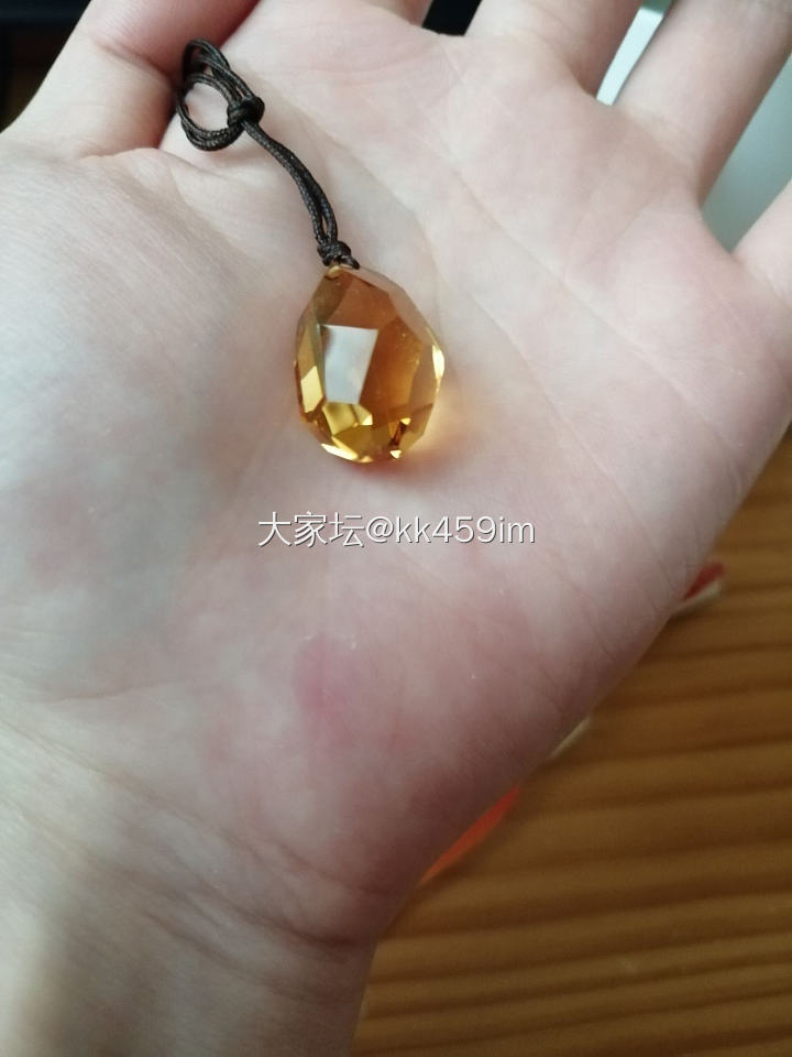 问下，一般带色带的黄水晶，都是天然的么？_水晶