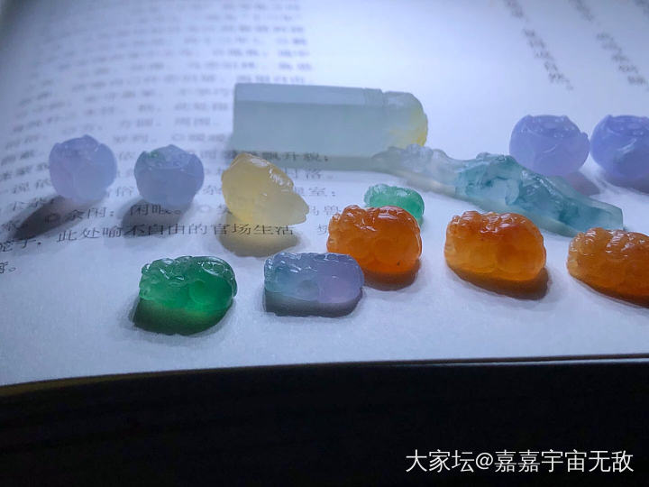 新鲜出炉的毛货，五彩貔貅莲花珠等等_翡翠
