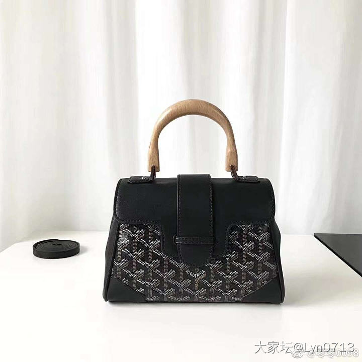 黑色还是棕色_包包