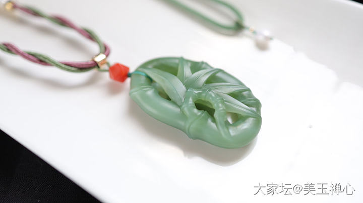 生活可以繁花似锦，也可以素衣禅心
日月星辰，车水马龙，山间草木，都是值得深爱的事物_首饰