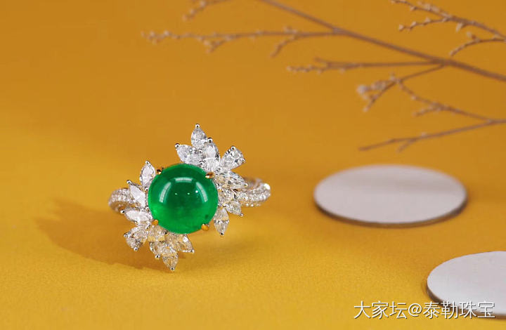 【泰勒彩宝】2.66ct正圆祖母绿素面戒指 设计款更时尚
