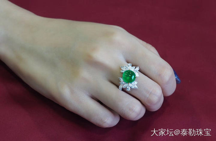 【泰勒彩宝】2.66ct正圆祖母绿素面戒指 设计款更时尚