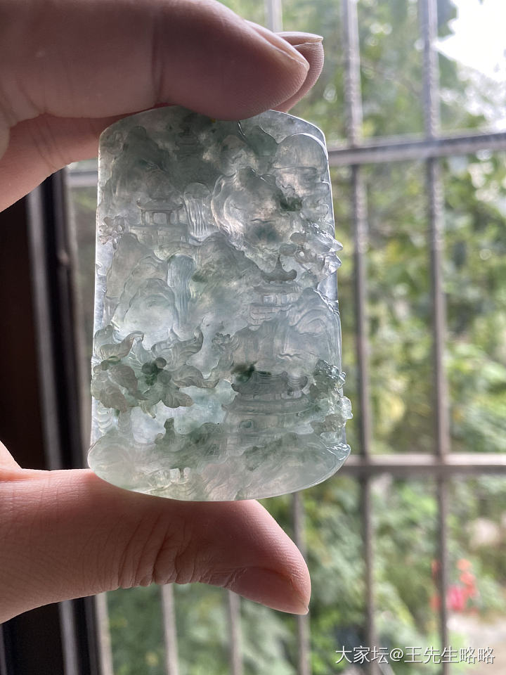 一块油青的糯冰厚装山水牌 一个冰起胶起荧光的观音_翡翠