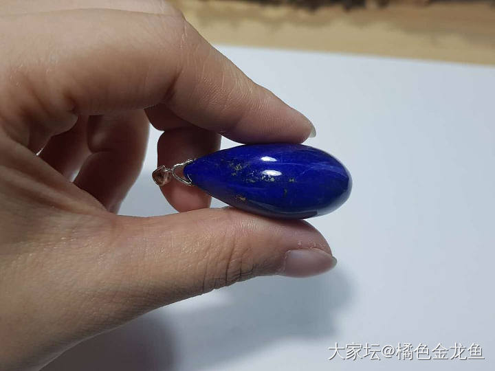 这青金石吊坠算不算少白少金？_青金石