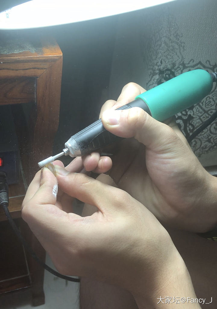 制作多米尼加蓝珀

由皮料看到瓦蓝色的感觉真棒