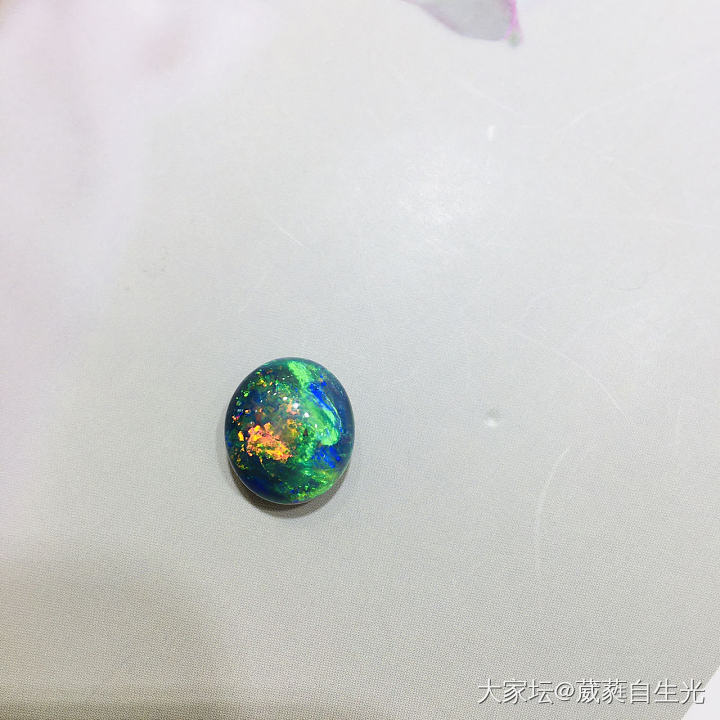 这颗黑欧泊好像什么🤔_欧泊