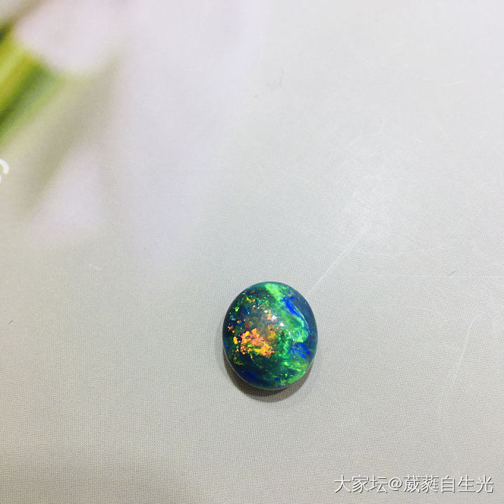 这颗黑欧泊好像什么🤔_欧泊