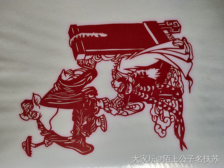 日本女艺术家的剪纸作品。_纸艺