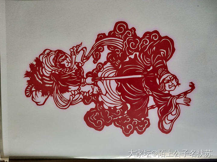 日本女艺术家的剪纸作品。_纸艺