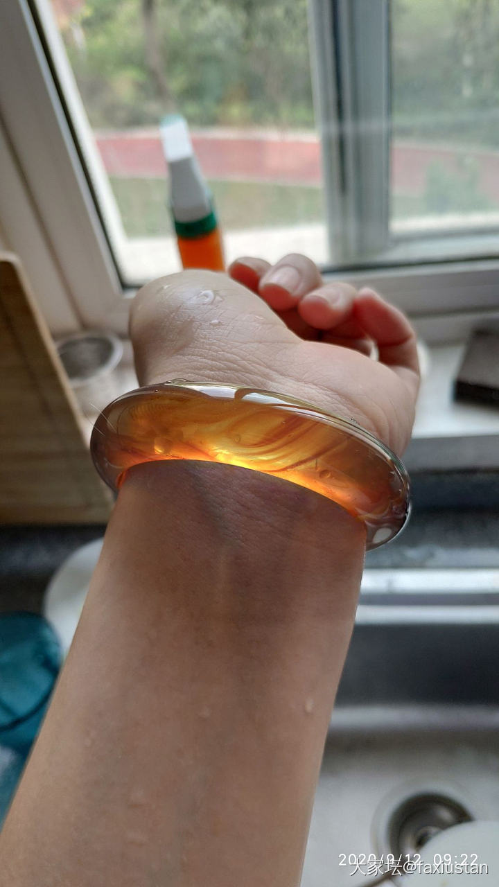 琥珀光_手镯琥珀蜜蜡