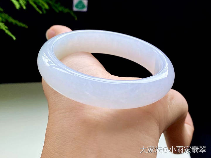 翠玉悄无声,平安永相随。_翡翠