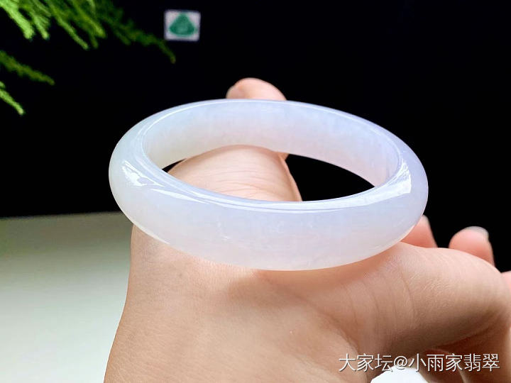 翠玉悄无声,平安永相随。_翡翠