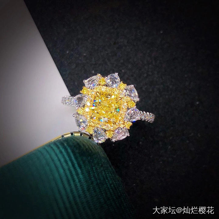 1.01克拉 雷迪恩切割 高等级颜色Fancy Intense Yellow S..._钻石