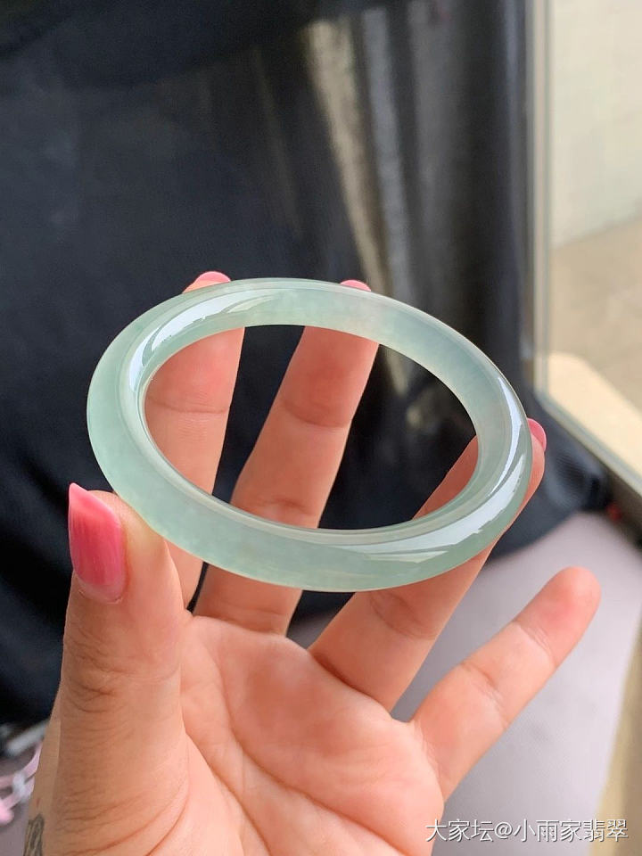 漂亮高冰翡翠玉镯，清新高雅。_翡翠