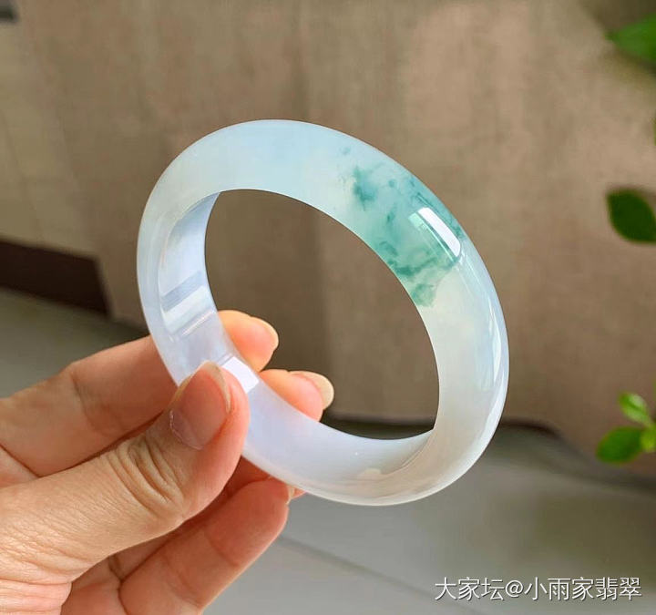 天然缅甸翡翠玉镯，没有廉价，只有美好。_翡翠