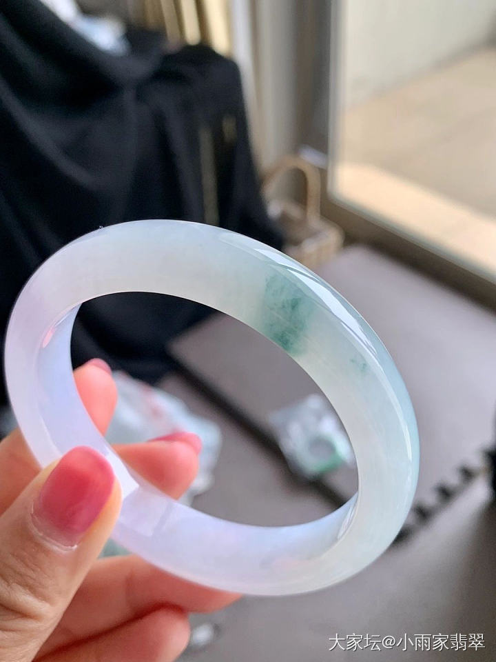 冰种飘花贵妃镯 ，完美无瑕 ，天然玉石 。_翡翠