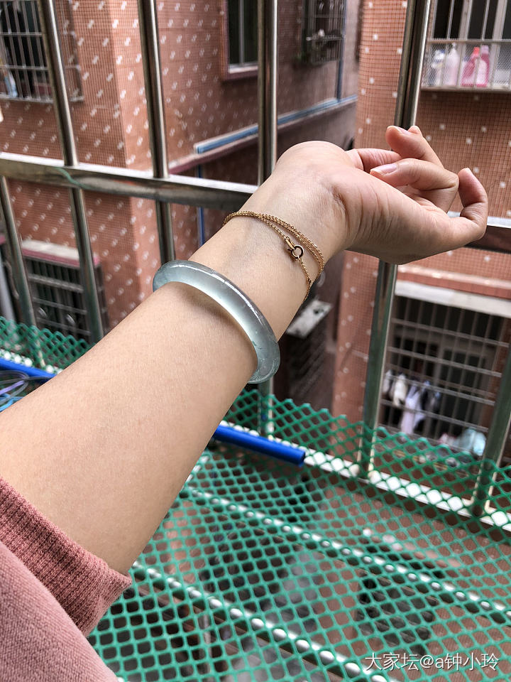 请伸出你的左手