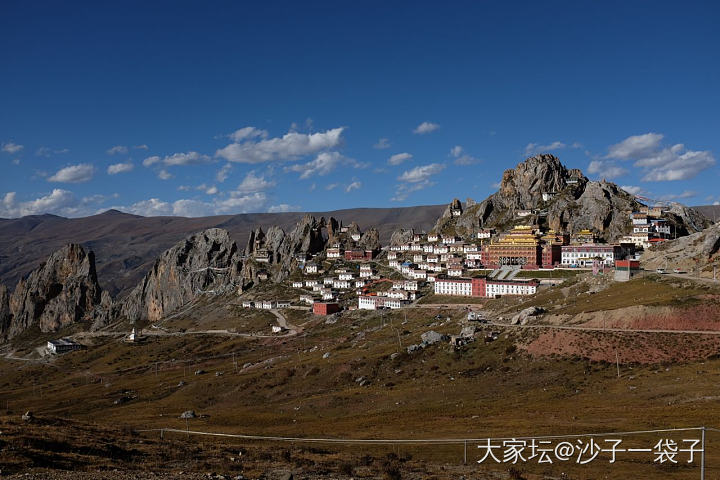 前些天藏区旅行，看看大自然的鬼斧神工。然后心灵得到了净化，无欲无求了，双十一省钱..._旅游