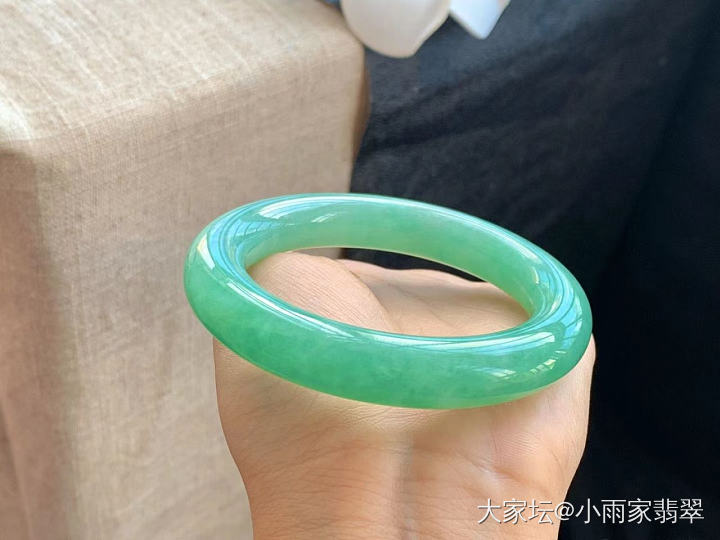 精品水润细腻天然翡翠A货正装手镯!_翡翠