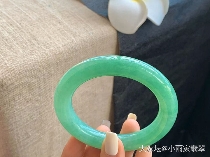 精品水润细腻天然翡翠A货正装手镯!_翡翠