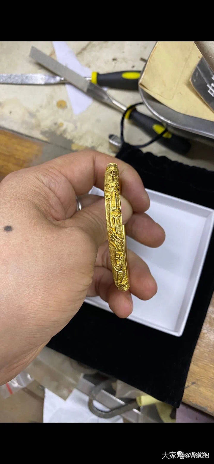 求金币，论坛联名的镯子快出货了。珍叔的工是真的很美呀。