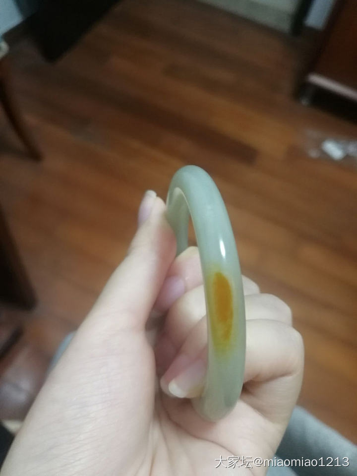 求鉴定，入了个小镯几，请问是籽料吗_和田玉