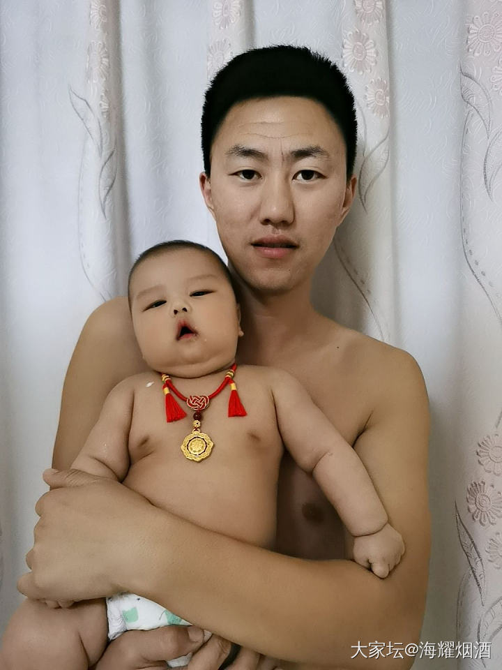 给小宝宝戴上啦！来吧！往后的余生顺风顺水。